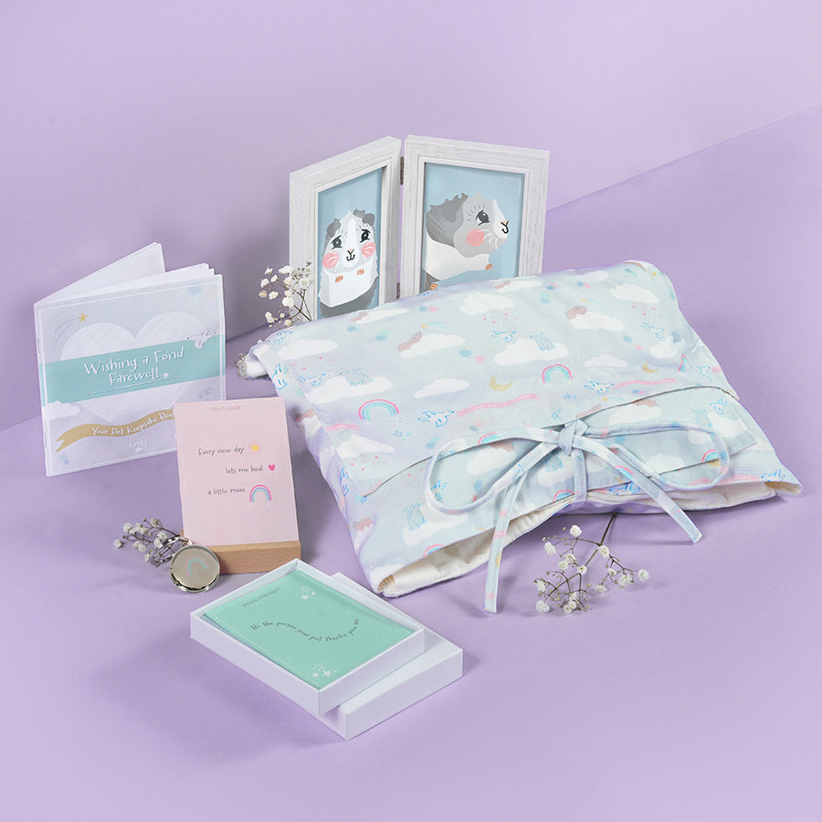 Kavee Cage Memorial burial set for guinea pigs and rabbits on lilac background