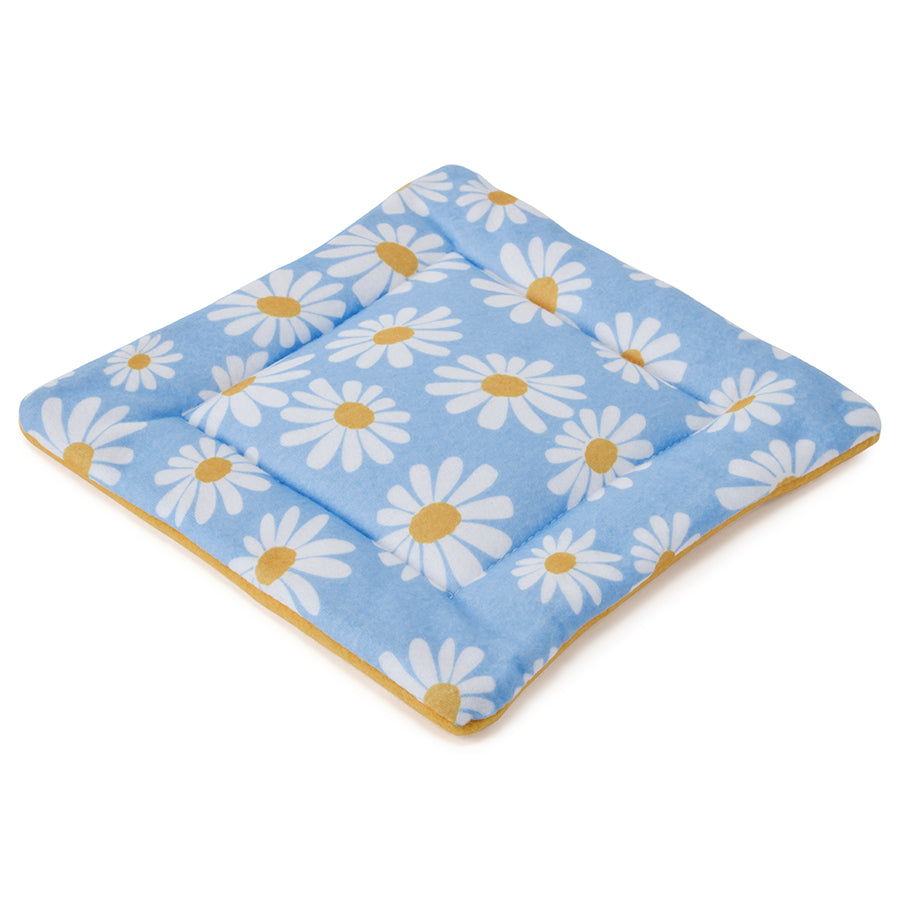 a guinea pig pee pad in fleece pattern daisy by kavee